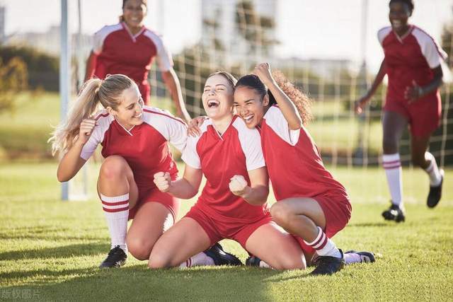 阿媒：阿根廷决赛前的最后一次训练，因为暴风雨关系稍有推迟